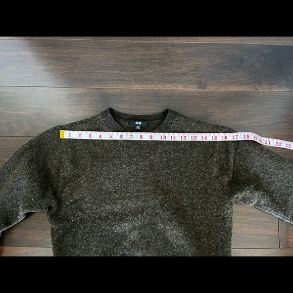 Uniqlo wool sweater - Picture 5 of 8